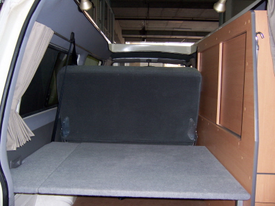 Bed_Seat_Layout_Option_3d
