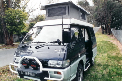 Mitsubishi_L300_Pop_Top_1a