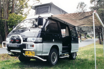 Mitsubishi_L300_Pop_Top_1b